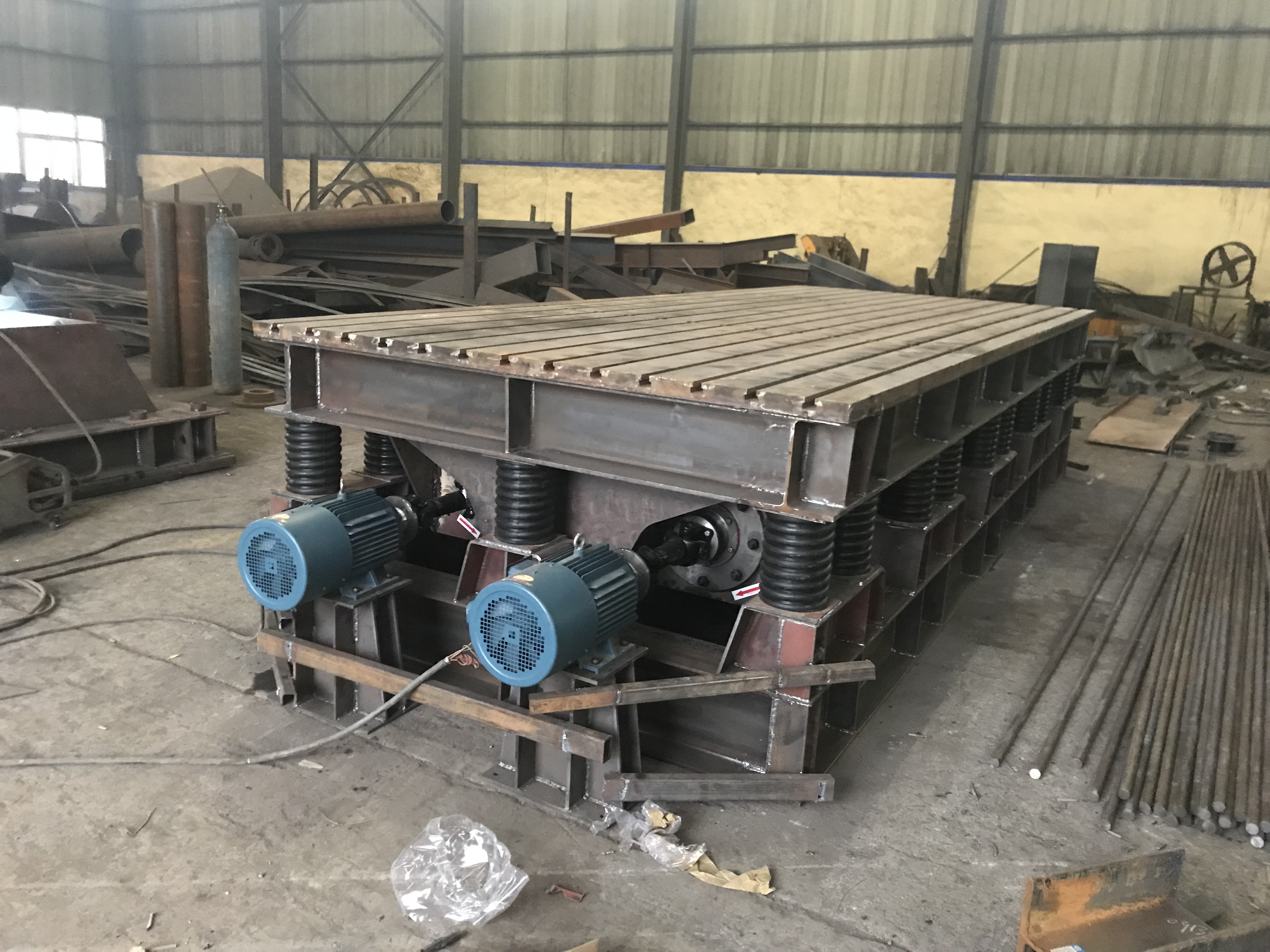 振動(dòng)平臺(tái)的電機(jī)在工作中自身會(huì)產(chǎn)生振動(dòng)力